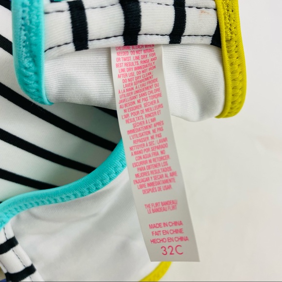 Victoria's Secret The Flirt Bandeau Bikini Top 32C - Picture 8 of 10